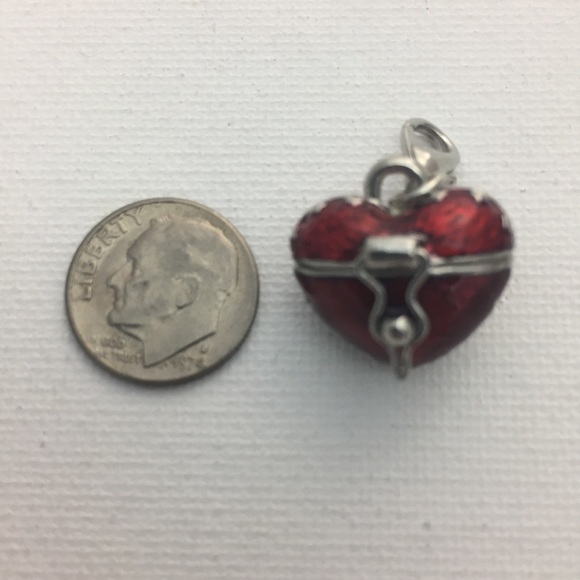 Enamel Heart Locket - Urban Outfitters - Picture 5 of 5